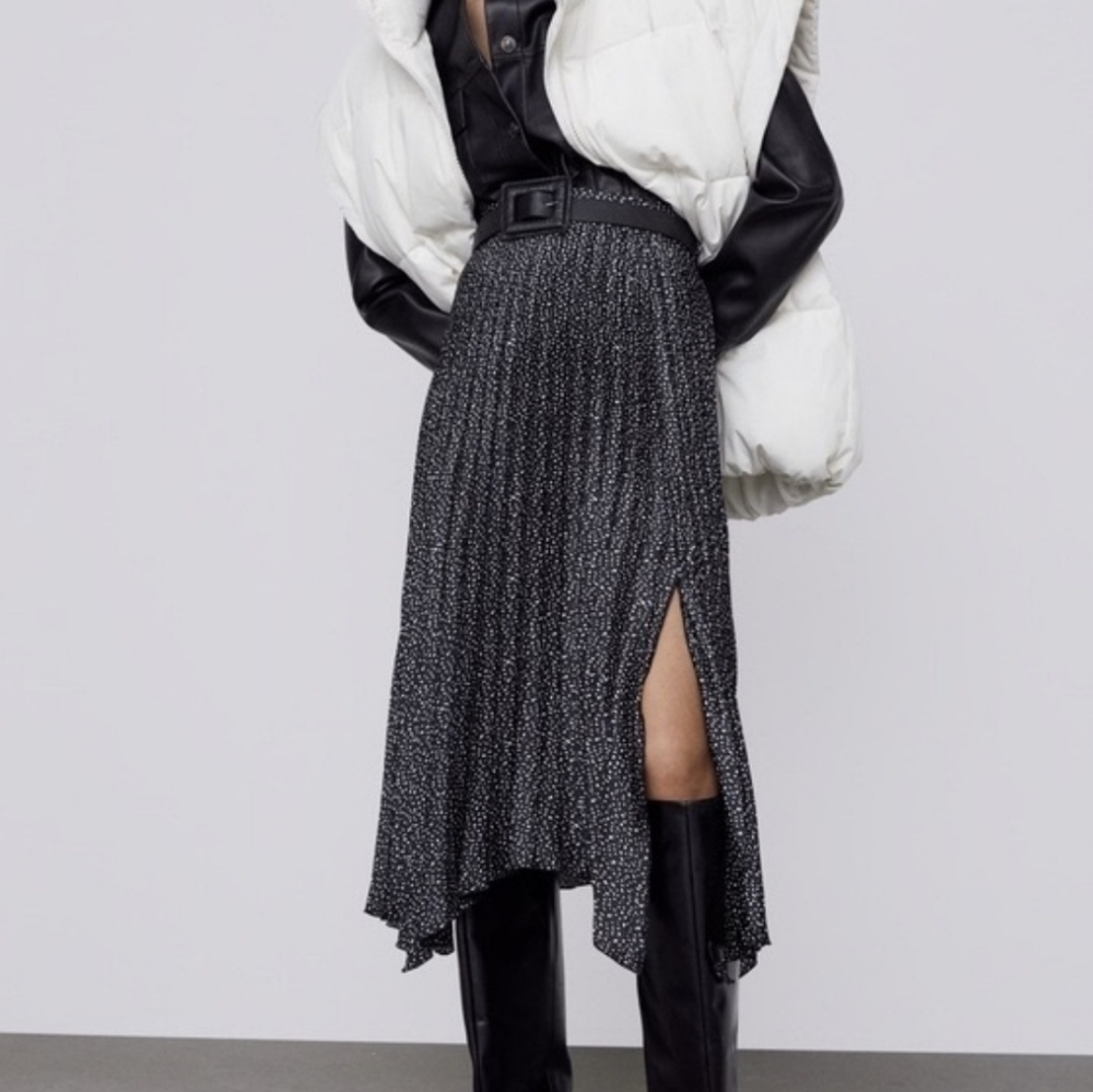 New Never Worn Źara Black and White Polka Dot Asymmetrical Skirt